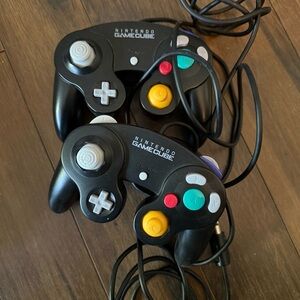 Nintendo game cube controllers (2)